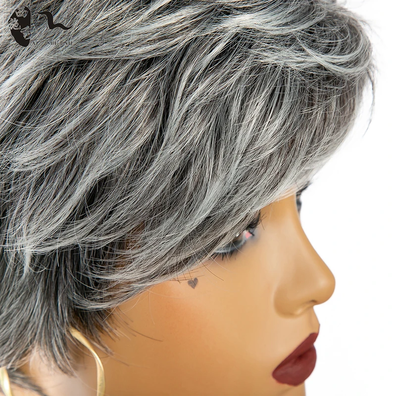 Кратък разход на грей синтетични перука с бретон в стил pixie за жени, меки естествени режийни косата директен вълна за мама, последната химиотерапия, перуки