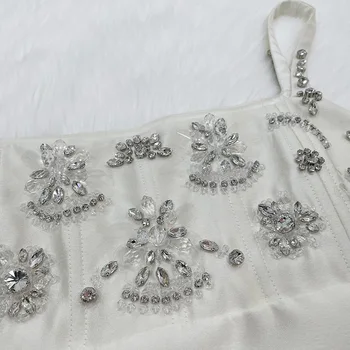 Бяла пола с талия, расшитая мъниста, на спагети презрамки в западен стил, дебнещ рокля с диаманти