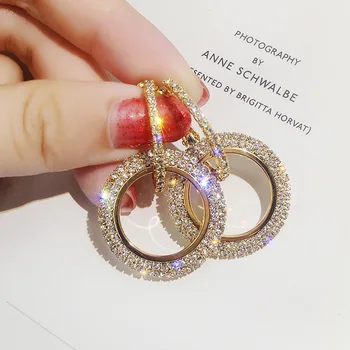 Корейската атмосферни мода Прост геометричен Пълен диамант, циркон, медни бижута, темперамент, елегантни дамски обеци с пискюли